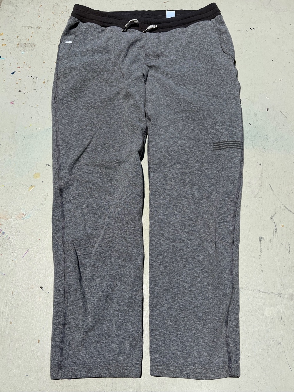 Men's Vuori Pants Gray Logo M Active‎ Gym Run Lifestyle Chill Solid Jogger Chill